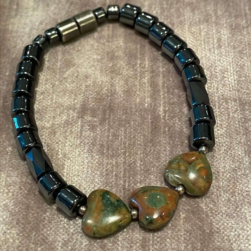 Rhyolite Hearts & Hematite Beads Magnetic barrel closure Bracelet 7”